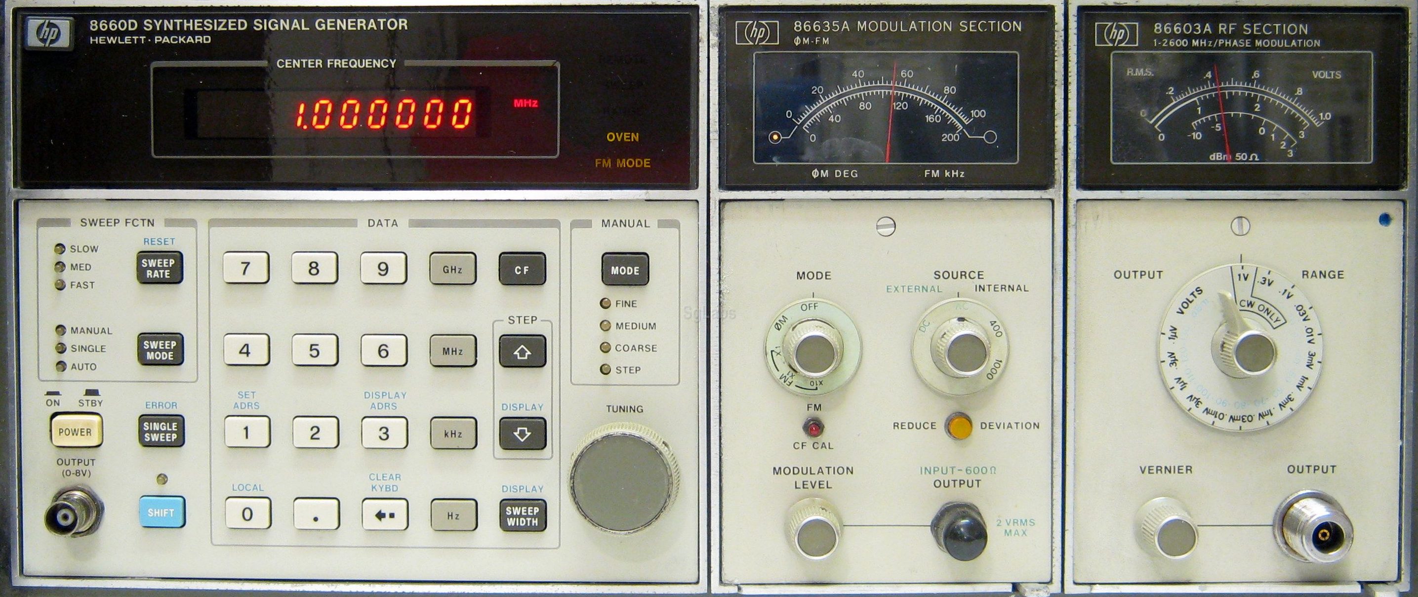 Agilent / Keysight 8660C Synthesized Signal Generator