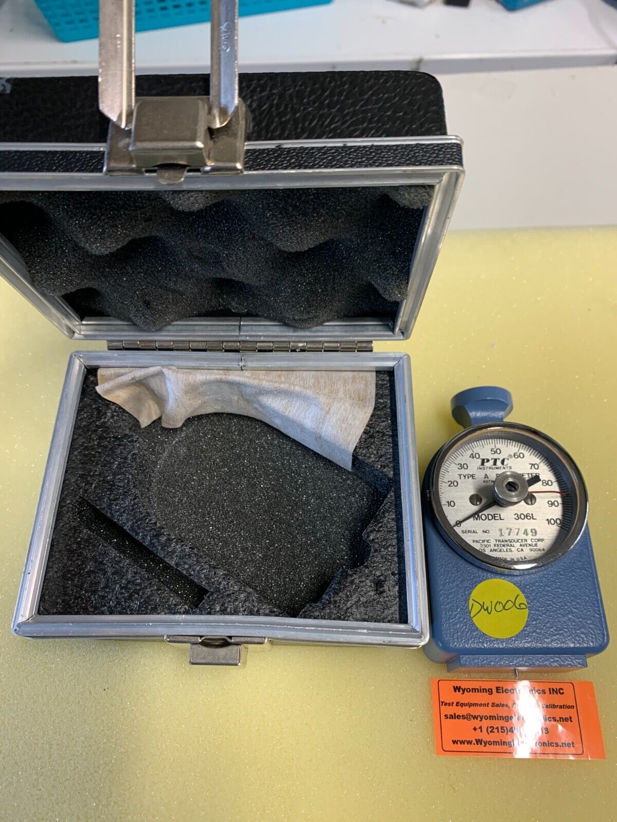 PTC Pacific Transducer Corp Shore Type L Scale Durometer Model 306L Case