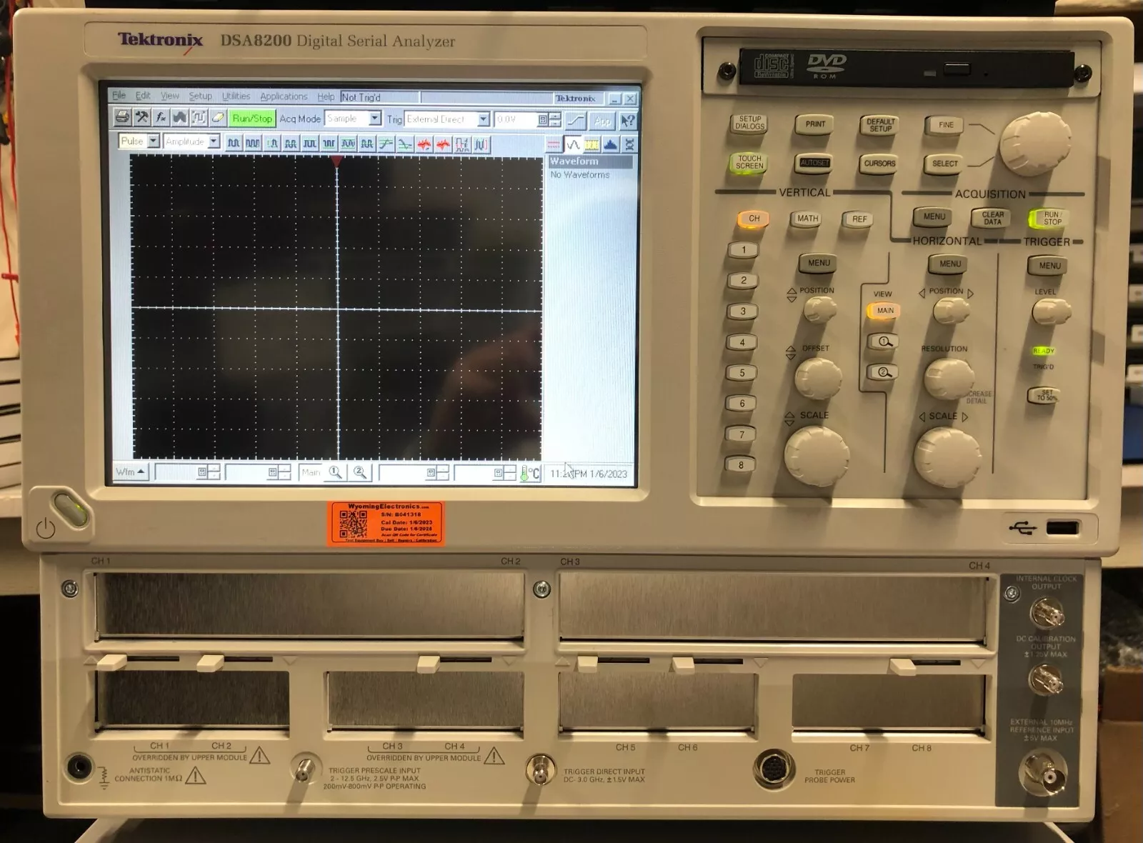 TEKTRONIX DSA8200 Digital Serial Analyzer with option JNB01 CALIBRATED